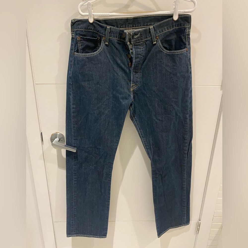 34W men’s Levi 501s